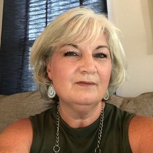 Meet your Posher, Lorie